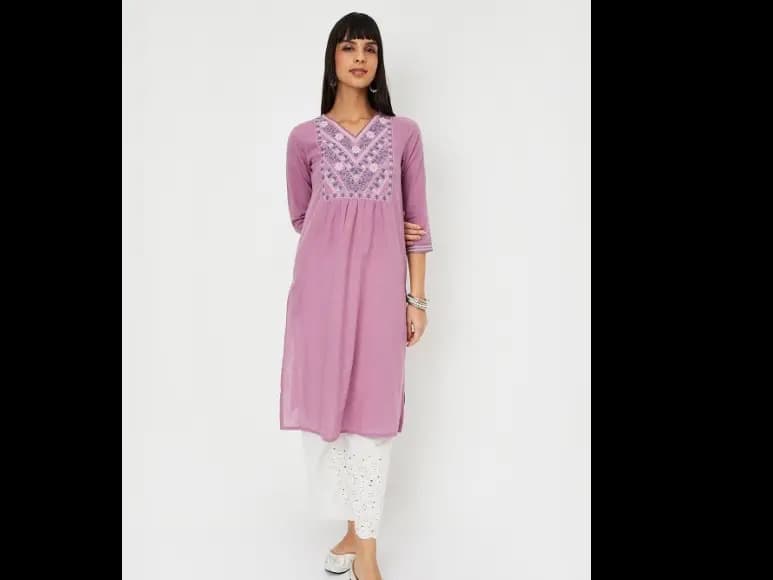 Women Embroidered Flared Sleeves Thread Work Anarkali Kurta (4)