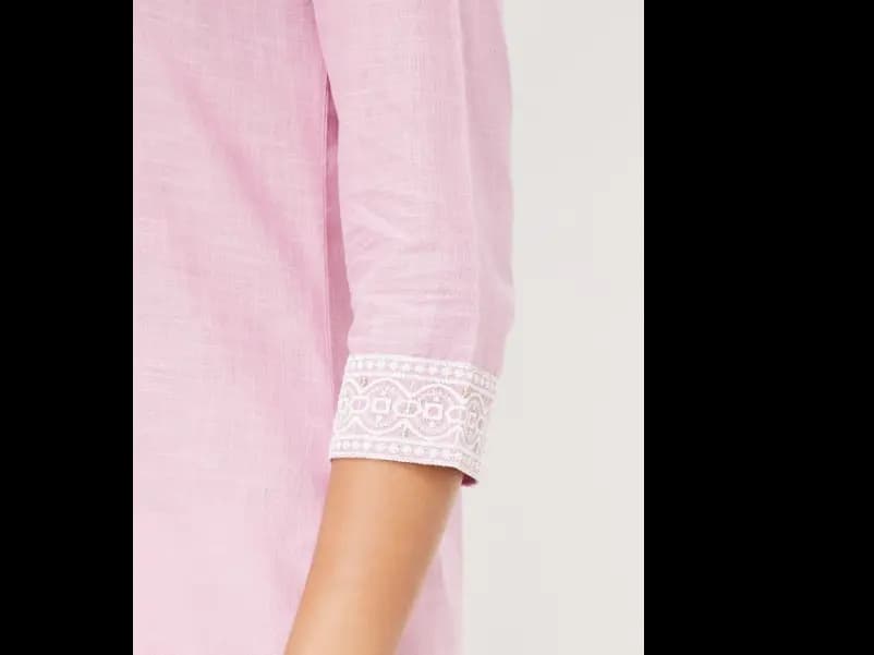 Floral Embroidered Notch Neck Chikankari Cotton Straight Kurta (4)