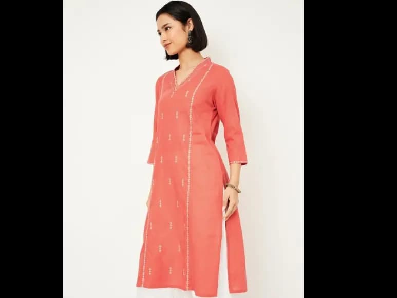 Geometric Embroidered V-Neck Straight Kurta (2)