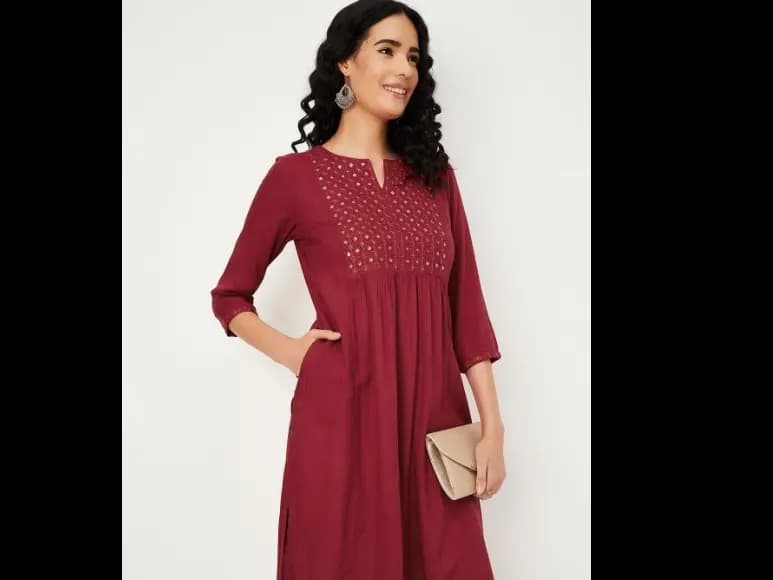 Floral Embroidered Notch Neck Straight Kurta