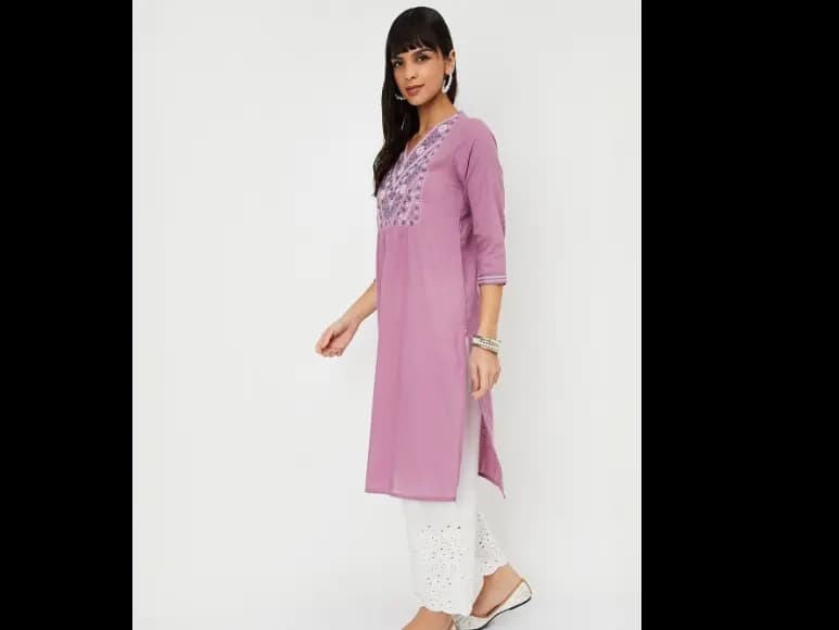 Women Embroidered Flared Sleeves Thread Work Anarkali Kurta (3)