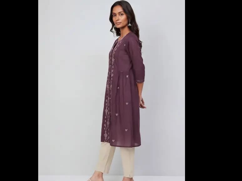 Women Ethnic Motifs Embroidered Thread Work Kurta (3)