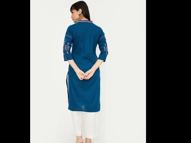 Geometric Self Design V-Neck Thread Work Kurta (3)