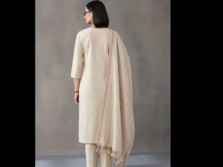 Women Work Motifs Thread Work Pure Cotton Kurta with Trousers & Dupatta (4)