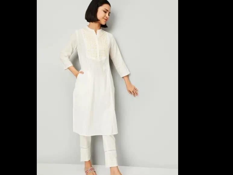 Floral Yoke Design Mandarin Collar Panelled Thread Work Cotton Straight Kurta