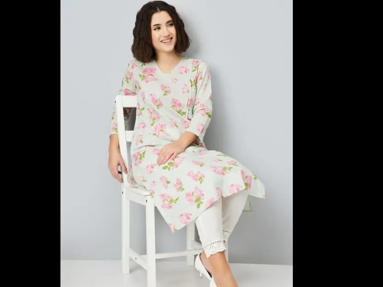 Women Floral Striped Flared Sleeves Thread Work Kaftan Kurta (2)