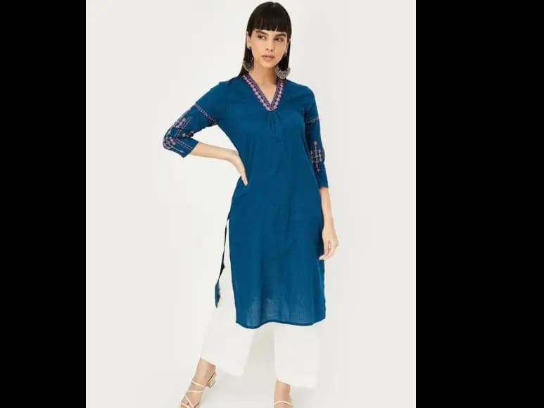 Geometric Self Design V-Neck Thread Work Kurta