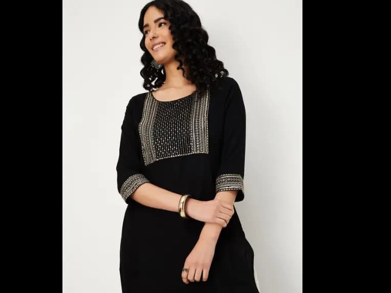 Women Geometric Embellished Kurta (3)