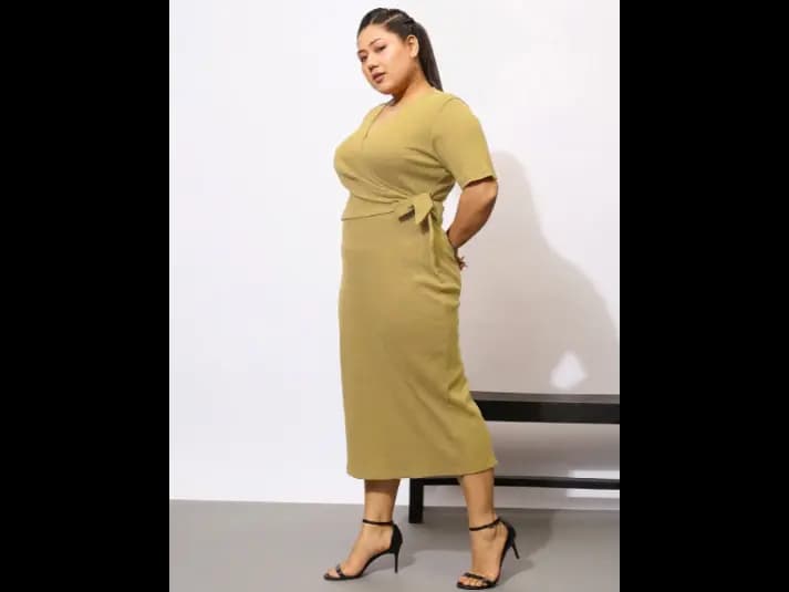 Plus Size V-Neck Tie-Ups Detail Wrap Midi Dress (2)