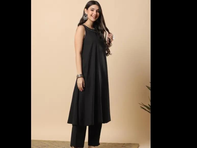 Round Neck Sleeveless Kurta With Trousers (2)