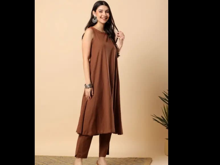 Round Neck Sleeveless Kurta With Trousers (2)