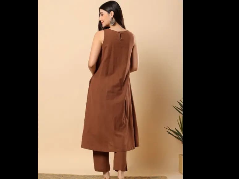 Round Neck Sleeveless Kurta With Trousers (3)