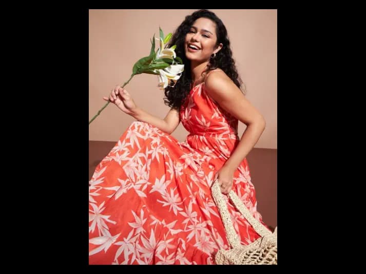 Floral Printed Halter Neck Tiered Georgette Maxi Fit & Flare Dress (5)