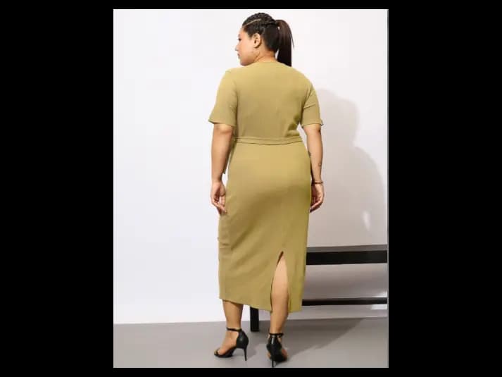 Plus Size V-Neck Tie-Ups Detail Wrap Midi Dress (3)
