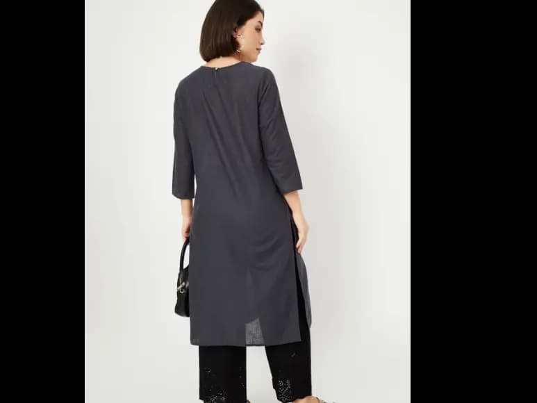 Women Geometric Embroidered Flared Round Neck Straight Sequinned Kurta (3)