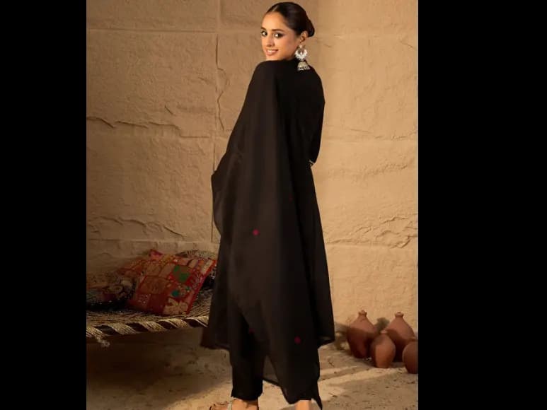 Ethnic Motifs Thread Work Pure Cotton A-Line Kurta & Trousers with Dupatta (3)