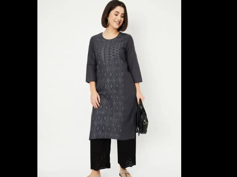 Women Geometric Embroidered Flared Round Neck Straight Sequinned Kurta (2)