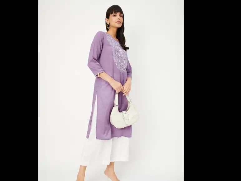 Women Embellished Keyhole Neck Thread Work Kurta (2)