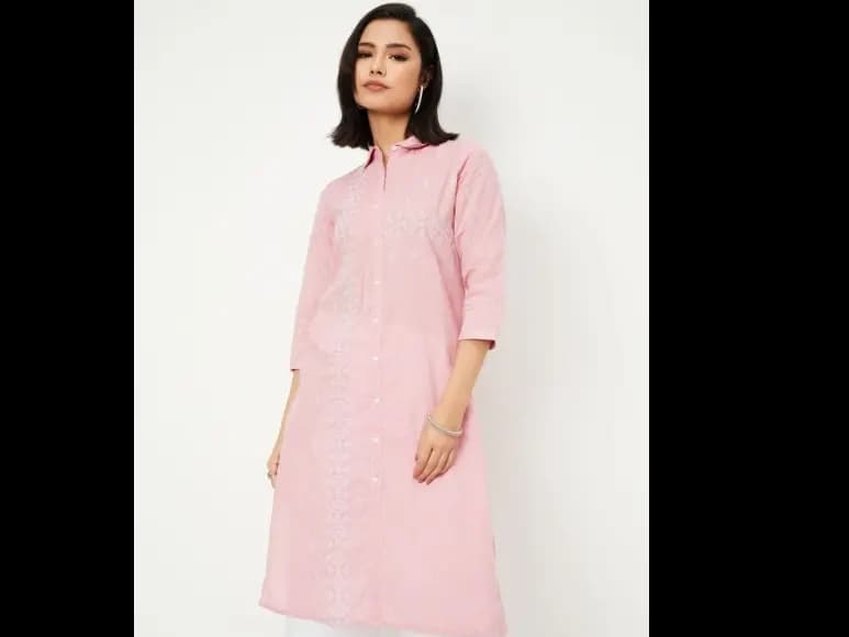 Ethnic Motifs Embroidered High Slit Shirt Collar Straight Kurta