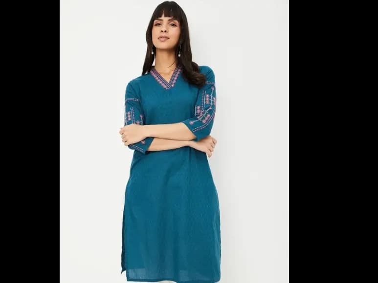 Geometric Printed V-Neck Thread Work Straight Kurta (4)
