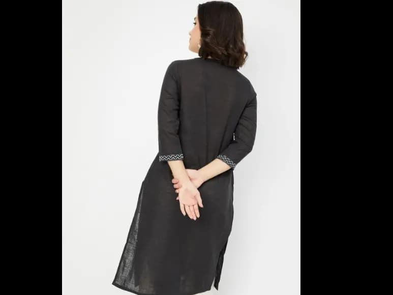 Floral Yoke Design Notch Neck Thread Work A-Line Kurta (4)