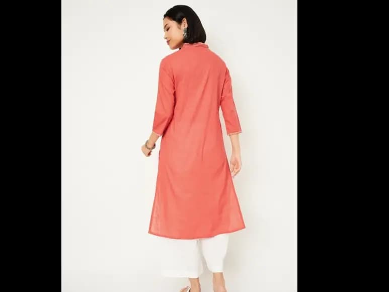 Geometric Embroidered V-Neck Straight Kurta (3)