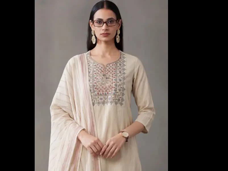 Women Work Motifs Thread Work Pure Cotton Kurta with Trousers & Dupatta (2)