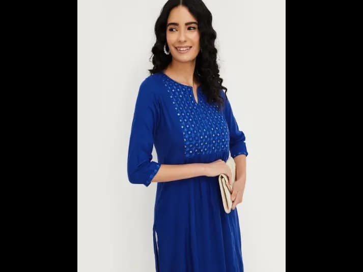 Floral Embroidered Notch Neck Straight Kurta