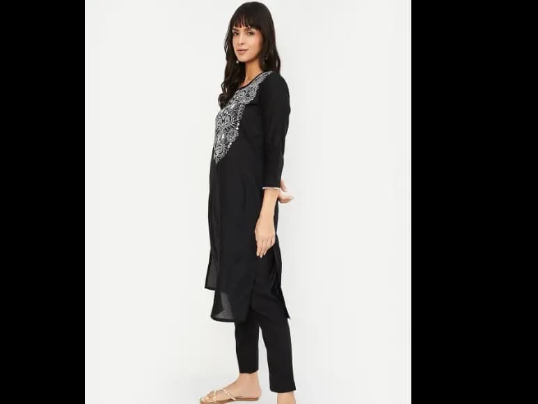 Women Paisley Yoke Design Sequinned Anarkali Kurta (2)