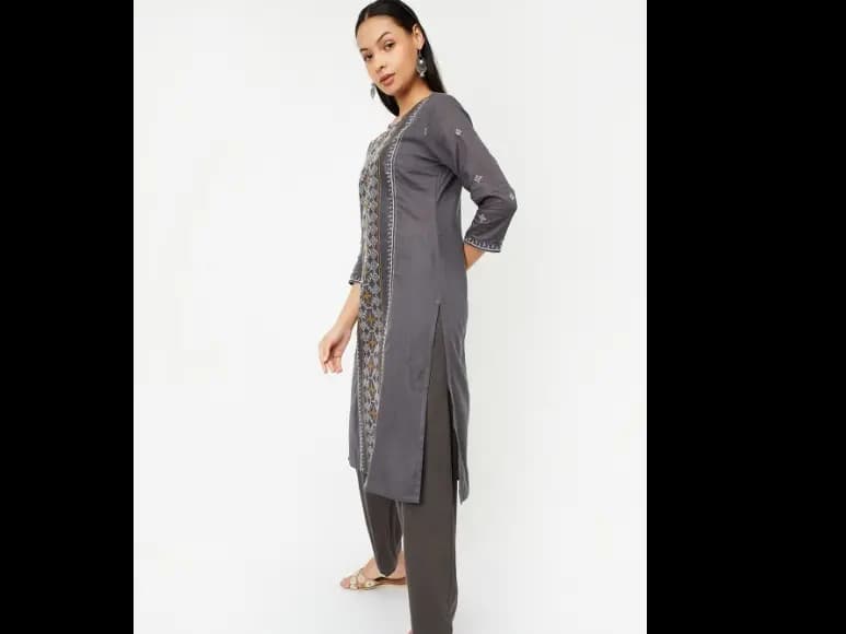 Geometric Embroidered Round Neck Thread Work Cotton Straight Kurta