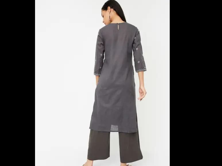 Geometric Embroidered Round Neck Thread Work Cotton Straight Kurta (3)