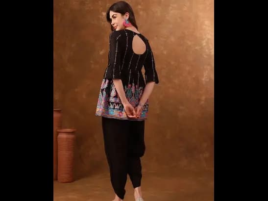 Geometric Printed Round Neck Pure Cotton Kurta with Dhoti Pants (4)