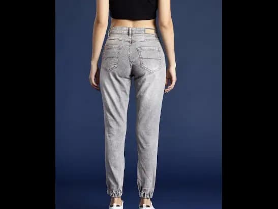Women High-Rise Mom Fit Light Fade Stretchable Jeans (3)