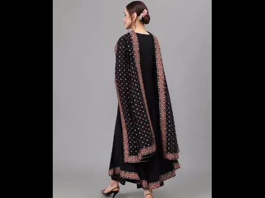 Floral Yoke Design Thread Work Kurta With Palazzos & Dupatta (6)
