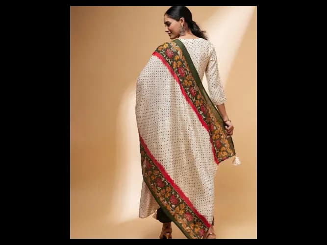 Geometric Printed Chanderi Silk Kurta with Trousers & Dupatta (5)