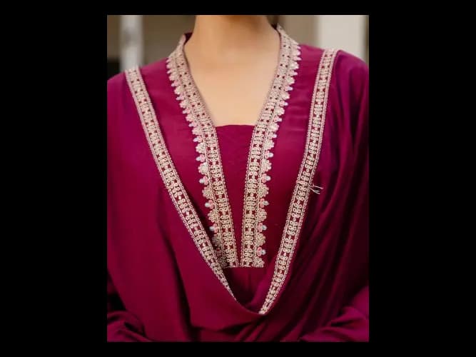 Floral Embroidered Panelled Kurta with Trousers & Dupatta (6)