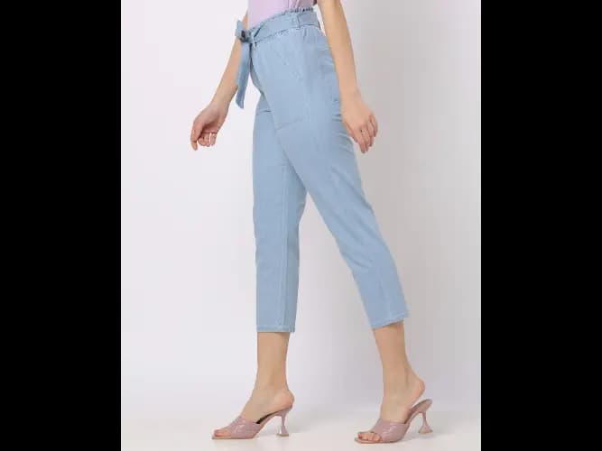 Lightly Washed Capri Jeans with Belt (2)