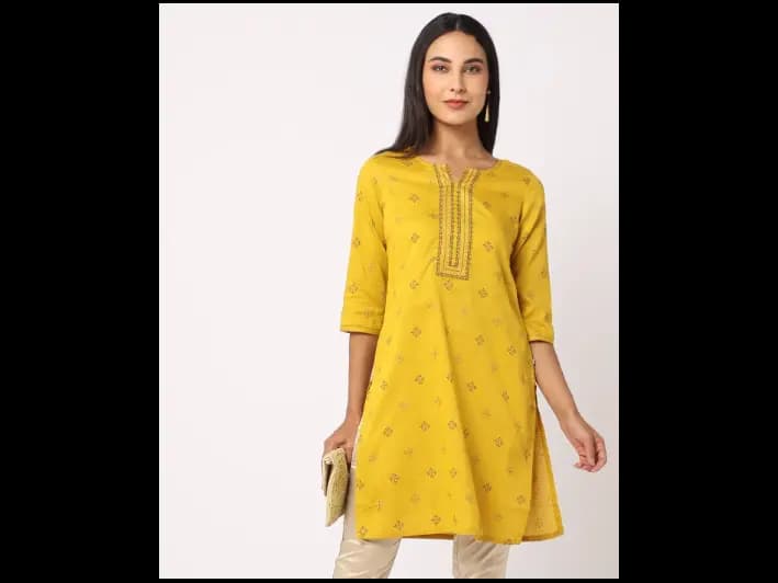 Floral Embroidered Straight Kurta