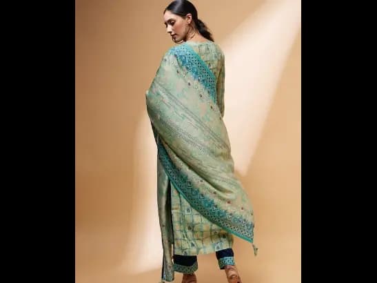 Ethnic Motifs Printed Chanderi Silk Kurta With Trousers & Dupatta (3)