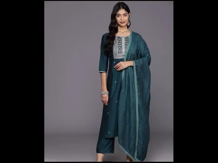 Floral Yoke Design Regular Sequinned Kurta with Trousers With Dupatta