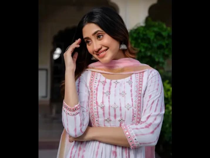 Printed Flared Kurta and Pant set with Dupatta (2)