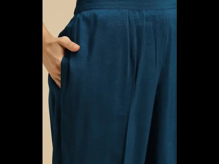 Striped V-Neck Straight Kurta with Trousers & Dupatta (3)