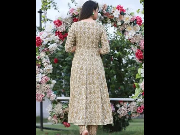 Floral Printed Round Neck Regular Kurta with Palazzos & Dupatta (3)