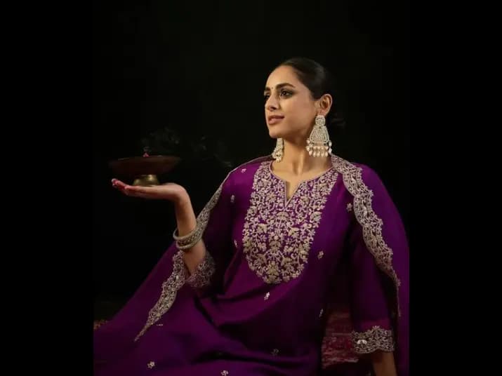 Notched Neck Ethnic Embroidered Sequinned Liva Kurta with Trouser & Dupatta (2)