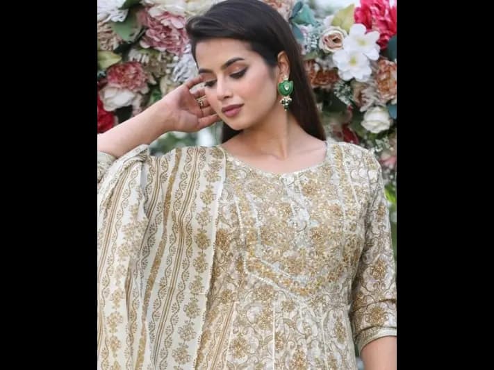 Floral Printed Round Neck Regular Kurta with Palazzos & Dupatta (2)