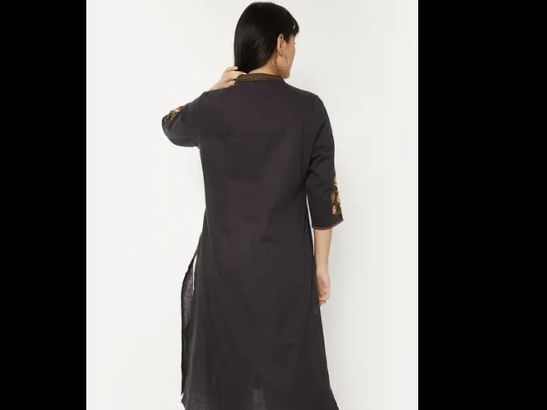 Women Embroidered Kurta (4)