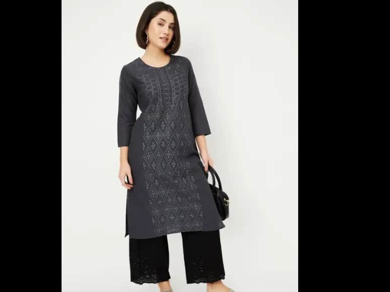 Women Geometric Embroidered Flared Round Neck Straight Sequinned Kurta