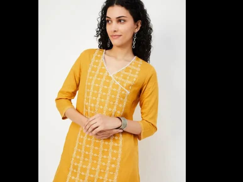 Floral Embroidered V-Neck Thread Work Straight Cotton Kurta