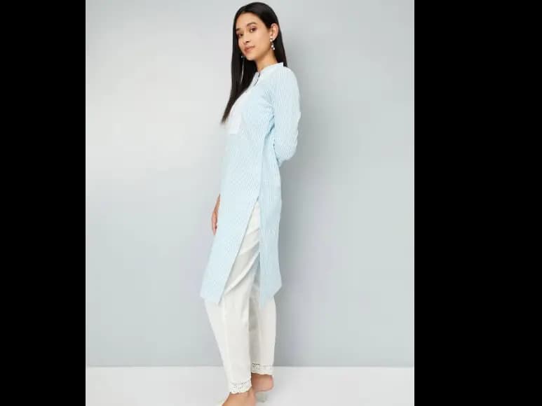 Women Geometric Striped Sequinned Kurta (2)