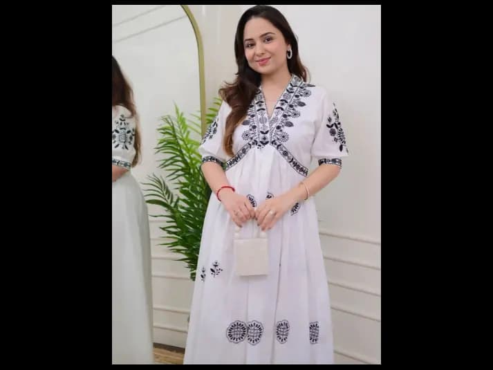 Floral Embroidered Thread Work Empire Puff Sleeves Anarkali Kurta (4)